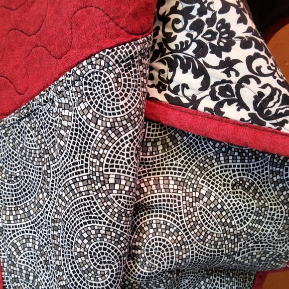 King size, handmade quilt - Picture 2 of 2